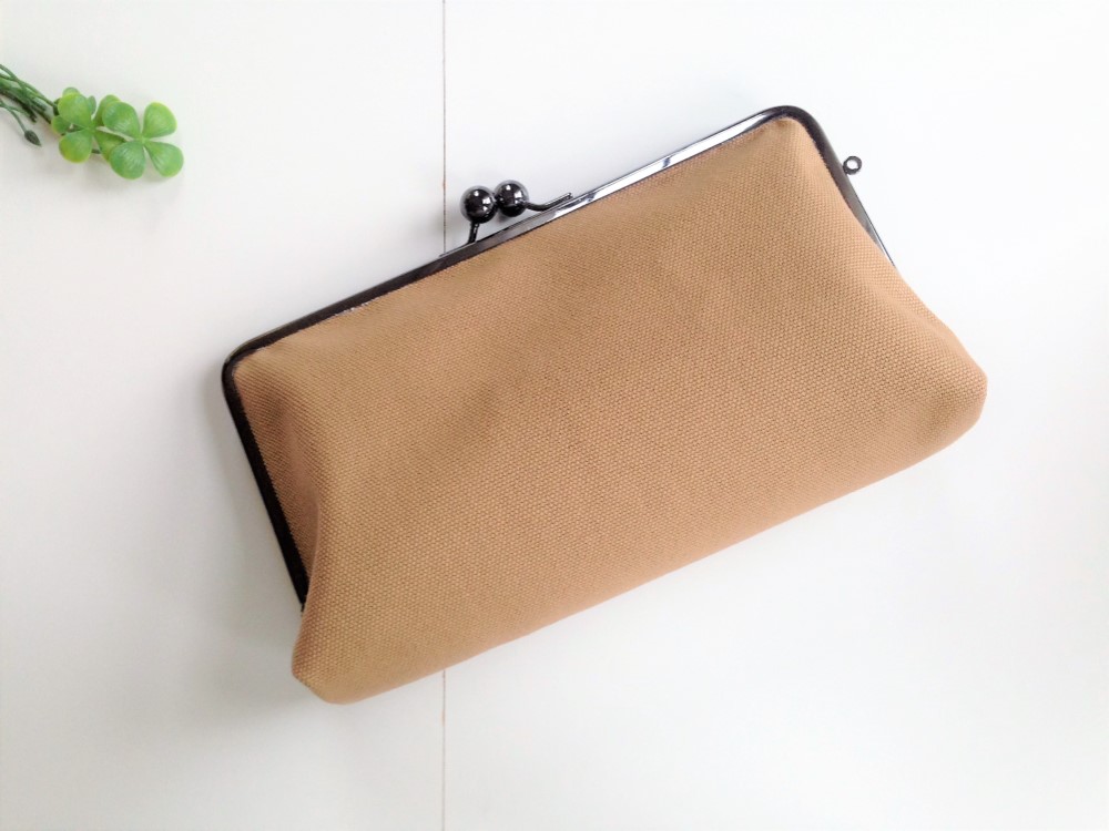大容量のがま口長財布　無地帆布　キャメルベージュ