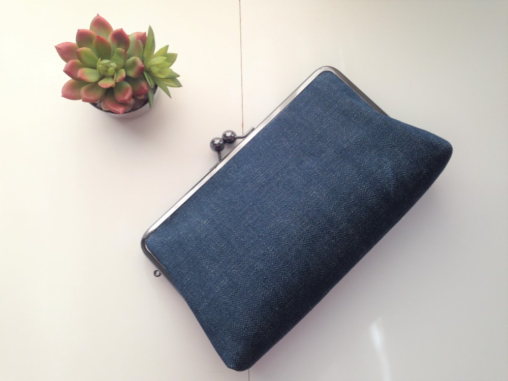 大容量のがま口長財布　ブロークンデニム