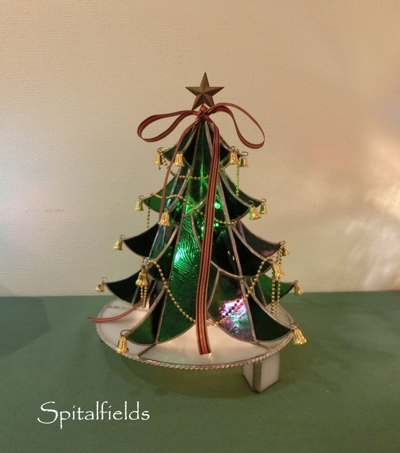 ステンドグラスのクリスマスツリー（緑） 3枚目の画像