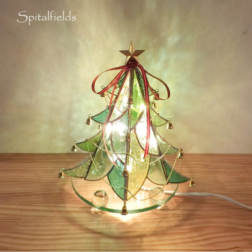 ステンドグラスのクリスマスツリー（ペールグリーン） クリスマス