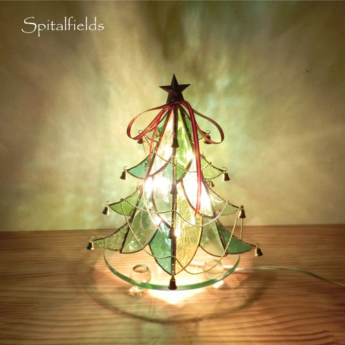 ステンドグラスのクリスマスツリー（ペールグリーン） クリスマス