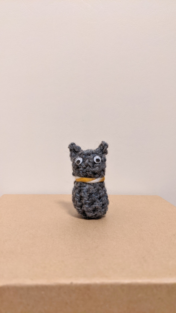 "mini neko" ミニネコ　グレー　毛糸で編んだ小さなネコ 1枚目の画像