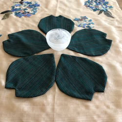 花弁コースター5枚セット　深緑の頃　会津木綿と久留米絣のコラボ 2枚目の画像