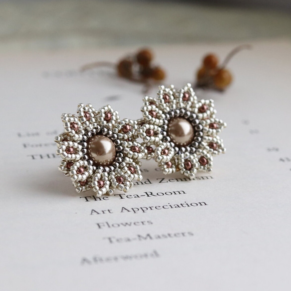 Margaret Beads Flower Earrings or 耳環（棕色） 第1張的照片