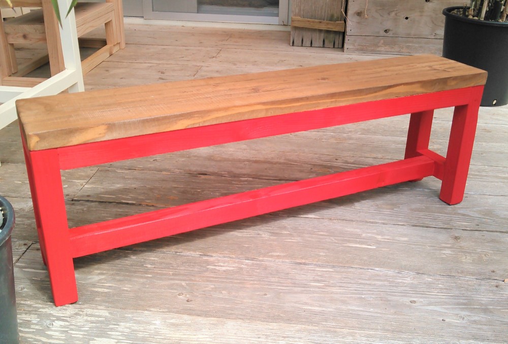 ベンチ　レッド　赤　シンプルスタイル