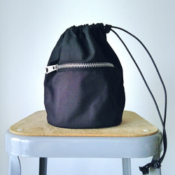 3 Black Fabric Bigzip 'KINCHAKU' Bag 2枚目の画像