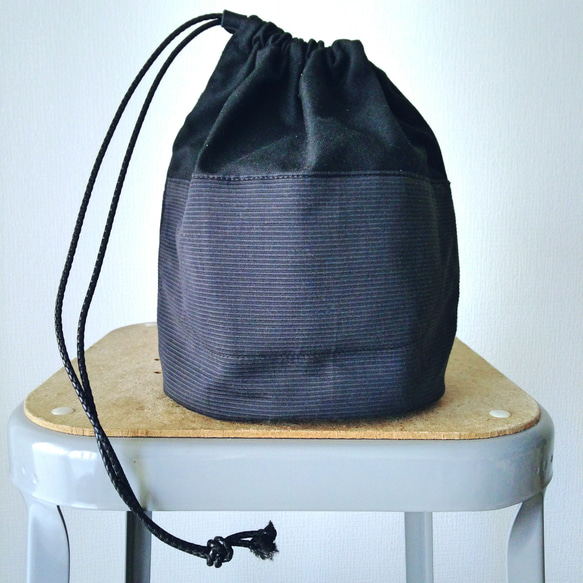 3 Black Fabric Bigzip 'KINCHAKU' Bag 3枚目の画像