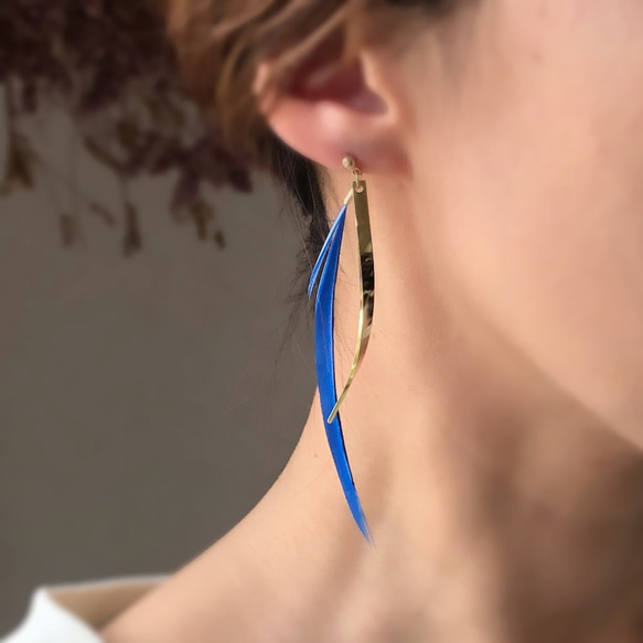 羽毛藍寶石藍色x金條耳環/耳環 第5張的照片