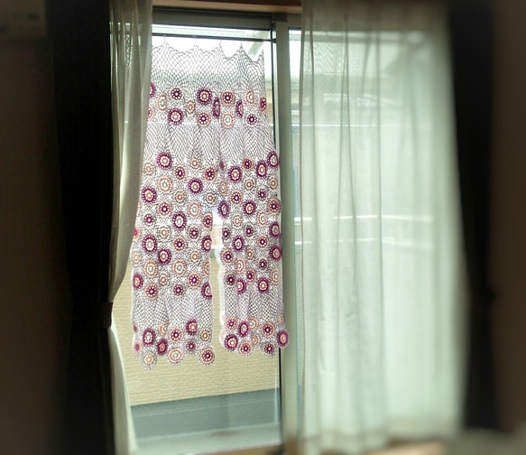 手編みモチーフカーテン♡のれん♡間仕切り♡目隠し♡ピンク×グレー×シルバー 4枚目の画像