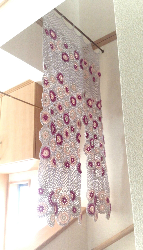 手編みモチーフカーテン♡のれん♡間仕切り♡目隠し♡ピンク×グレー×シルバー 5枚目の画像