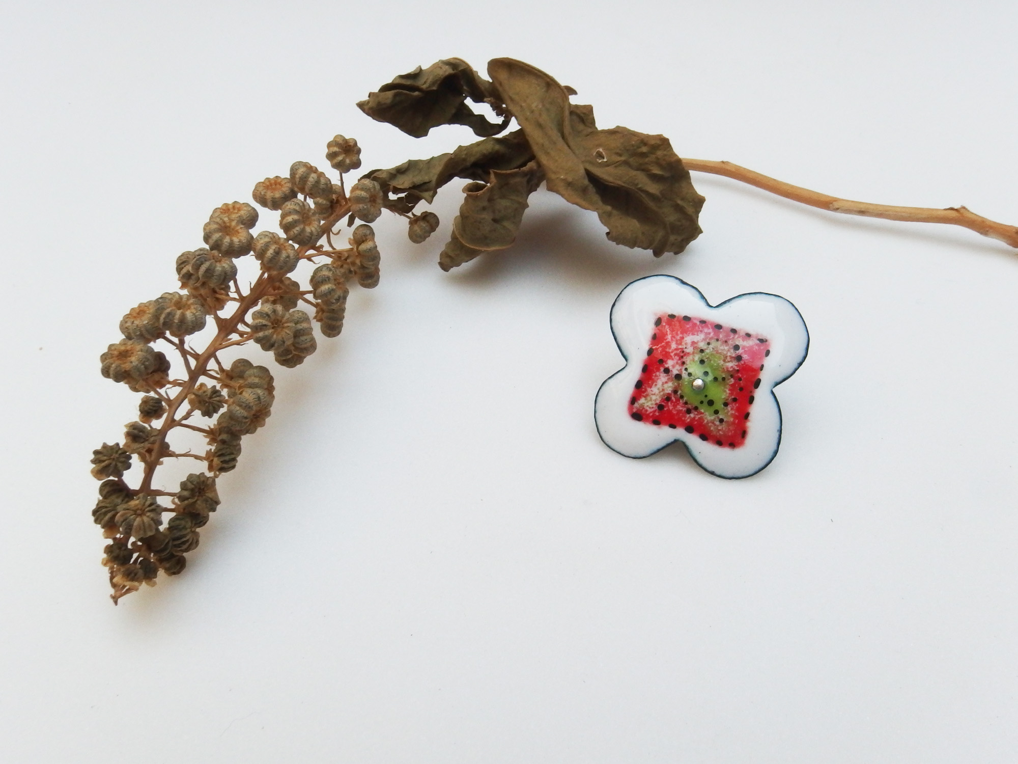 りんごあめみたいなお花ブローチ　七宝