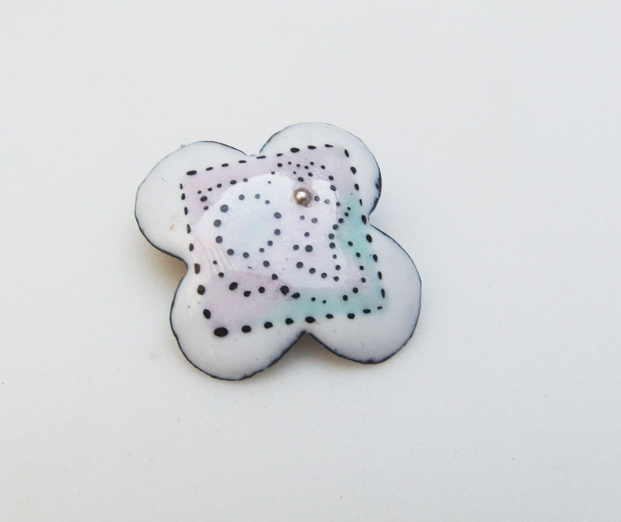 空気とわたあめのお花ブローチ　七宝