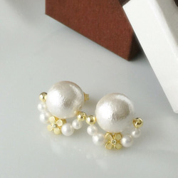 cotton pearl & flower earrings (white) 1枚目の画像