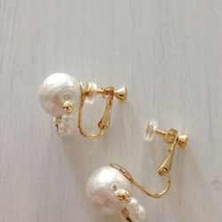 cotton pearl & flower earrings (white) 2枚目の画像