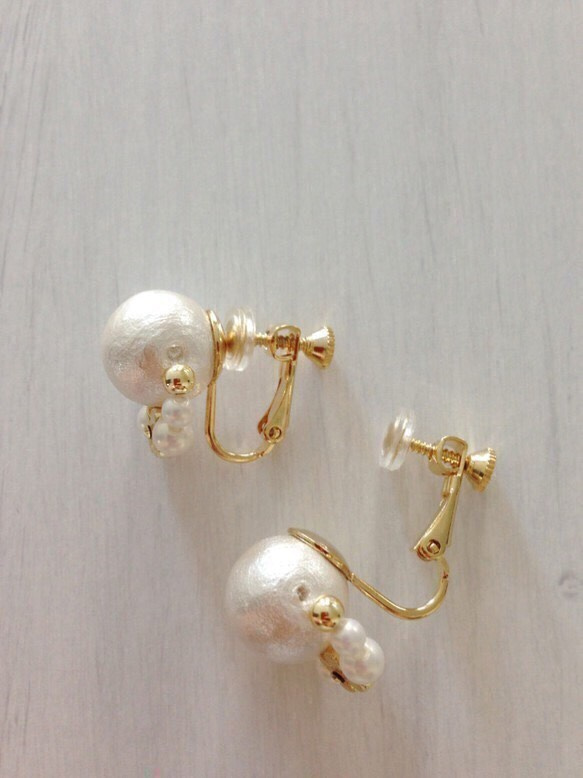 cotton pearl & flower earrings (white) 2枚目の画像