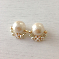 cotton pearl & flower earrings (キスカ) 3枚目の画像