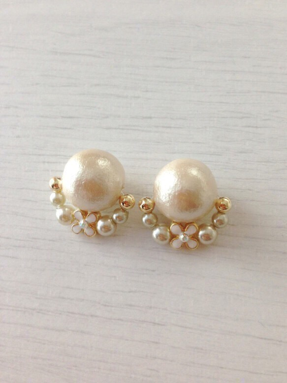 cotton pearl & flower earrings (キスカ) 3枚目の画像