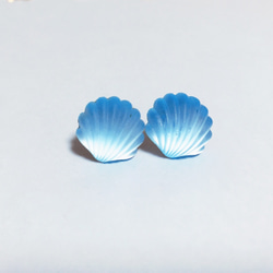 シェルひと粒ピアス★アクアブルー  simple shell pierce 1枚目の画像