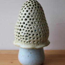 【キノコの灯り】白＋グレー　陶器ランプ 1枚目の画像