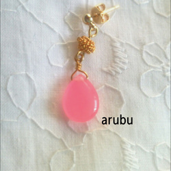 ピンクのクォツァイト天然石しずくピアス送料無料 桜 春 2枚目の画像