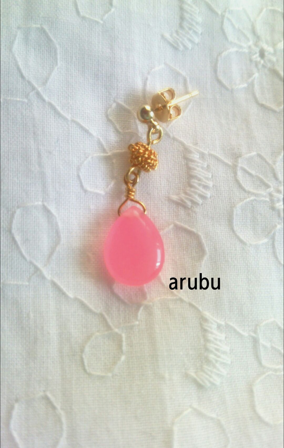 ピンクのクォツァイト天然石しずくピアス送料無料 桜 春 2枚目の画像