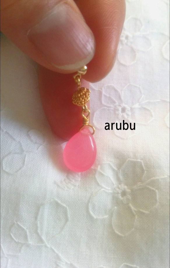 ピンクのクォツァイト天然石しずくピアス送料無料 桜 春 4枚目の画像