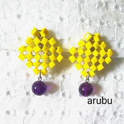 ラウンド濃い紫アメジストと黄色キューブビーズの和柄 市松模様のイヤリング送料無料 春 3枚目の画像