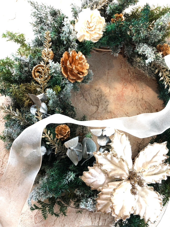 星降る夜のポインセチア・エバーグリーン・クリスマスリース 4枚目の画像