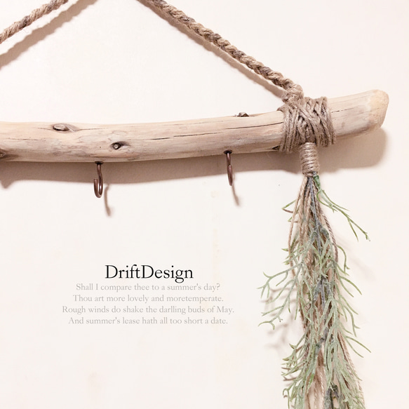 ～Drift Design～　キレイめ味わい流木と造花のお洒落な３連キーフック　フック　インテリア　ディスプレイ 3枚目の画像
