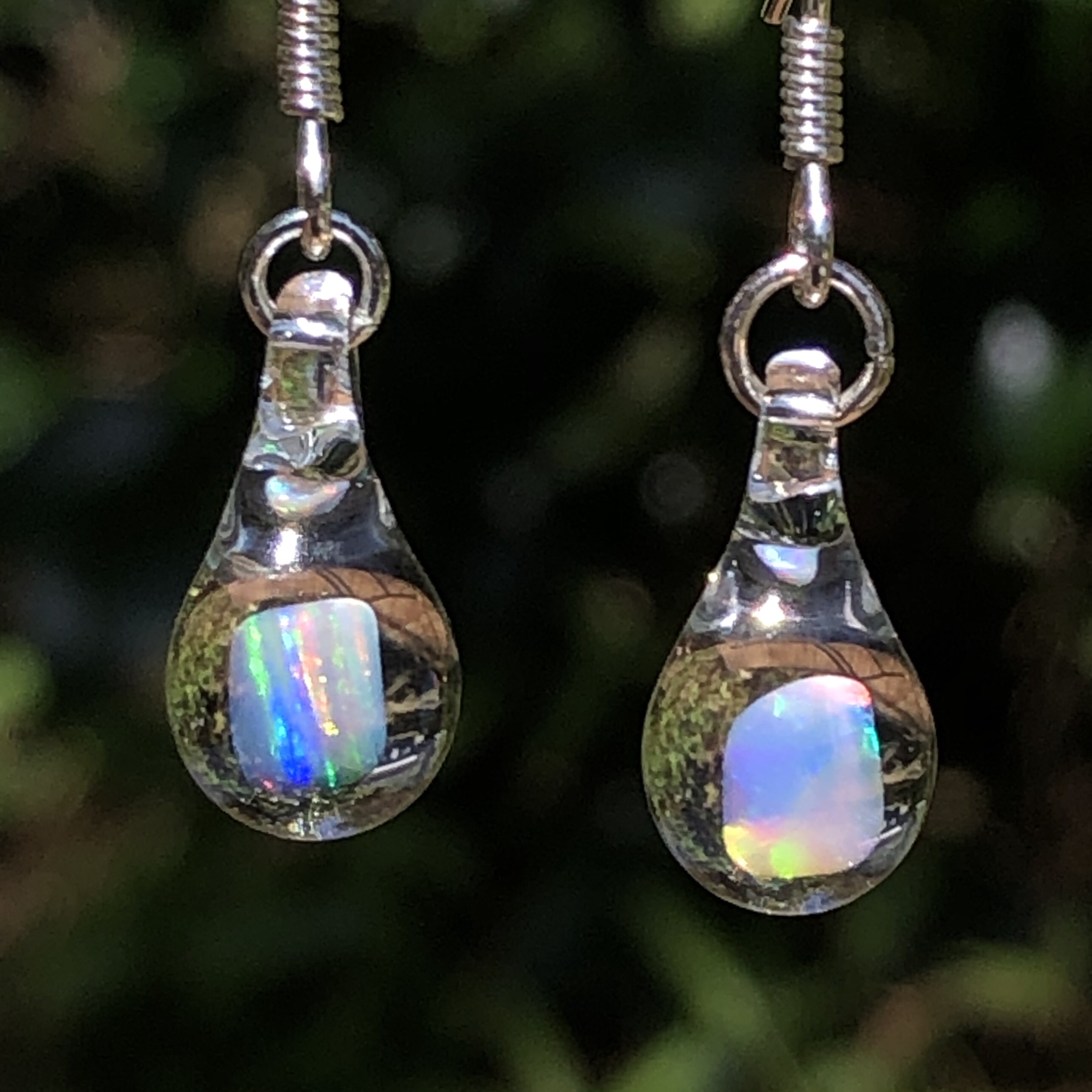 ガラスピアス’opal’クリア 　耐熱ガラス、キラキラ、虹、お出かけ、人工オパール