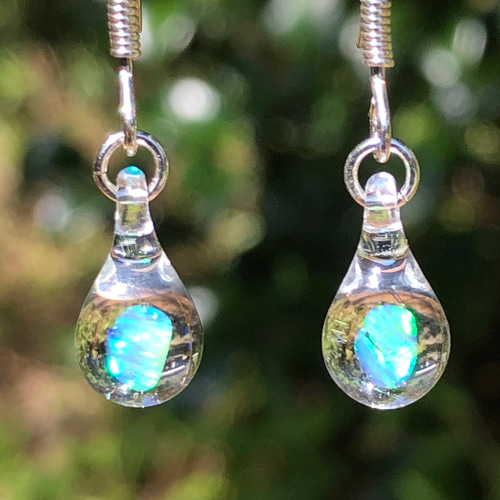 ガラスピアス'opal'クリア 耐熱ガラス、キラキラ、虹、お出かけ
