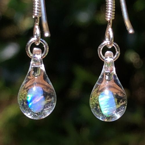 ガラスピアス'opal'クリア 耐熱ガラス、キラキラ、虹、お出かけ、人工