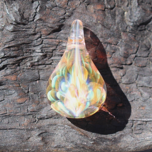 ガラスネックレス'虹の雫' 耐熱ガラス、花、雫、虹,軽い、丈夫