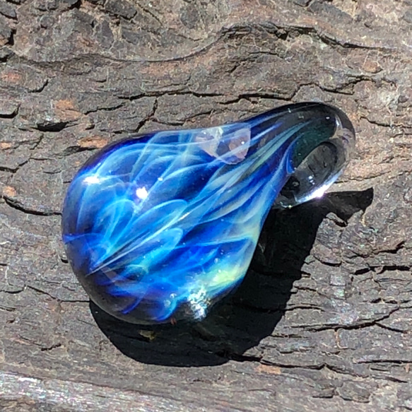 ガラスネックレス’青い炎’ 6枚目の画像