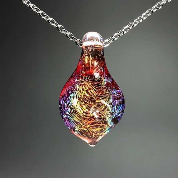 ガラスネックレス'銀河石` 耐熱ガラス、キラキラ、虹、rainbow,軽い