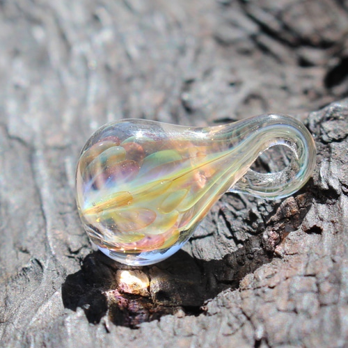 ガラスネックレス'虹の雫' ネックレス・ペンダント shantiglass