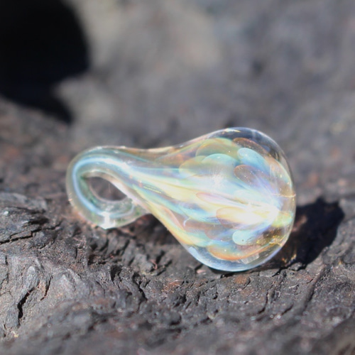 ガラスネックレス'虹の雫' ネックレス・ペンダント shantiglass