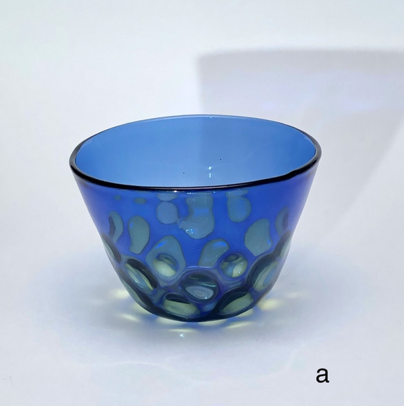 耐熱ガラス　水玉ぐい呑 blue 4枚目の画像