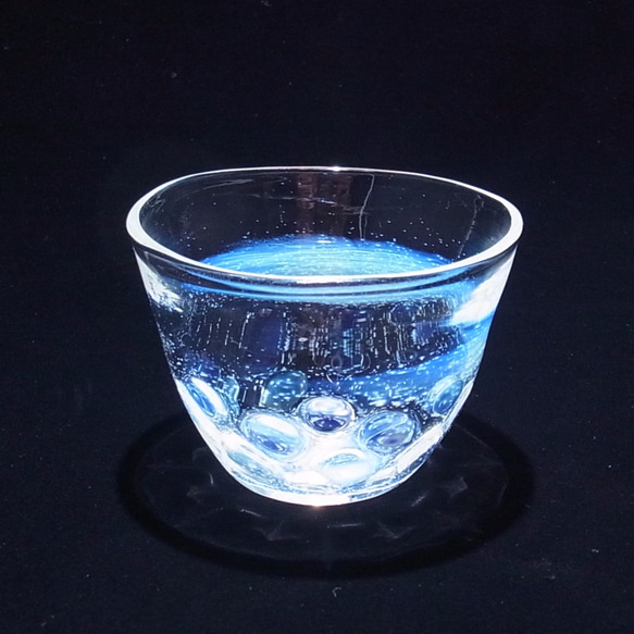 耐熱ガラス　水玉ぐい呑 blue 5枚目の画像