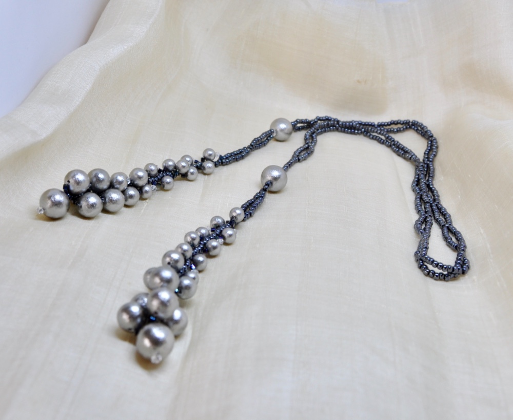 エレガントに揺れる☆コットンパールのラリエット　スワロフスキー使用　８０cm　グレーシルバー