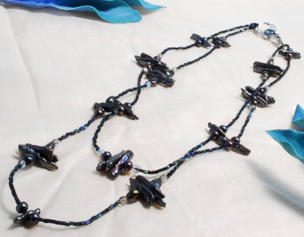 天然ケシパールのロングネックレス