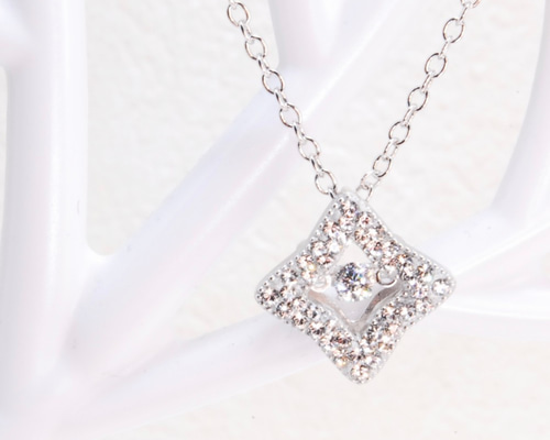 Swarovski クリスタルペンダントネックレス　ダンシングクリスタル Amazon | Swarovski スワロフスキーSparkling Dance Round