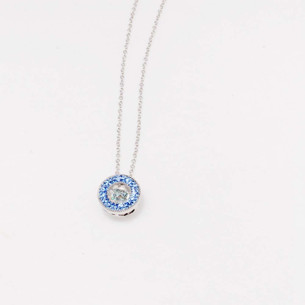 煌めくブルーのダンシングストーンネックレス