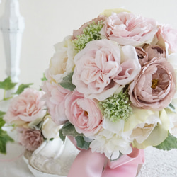 花冠Butonia也賣在集合！古董粉紅色和銀葉的婚禮花束 第2張的照片