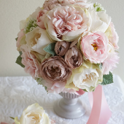 花冠Butonia也賣在集合！古董粉紅色和銀葉的婚禮花束 第5張的照片