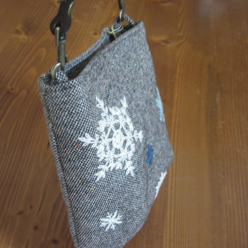 毛糸手刺繍・ポシェット(雪の結晶） ショルダーバッグ うきぐも(UKI