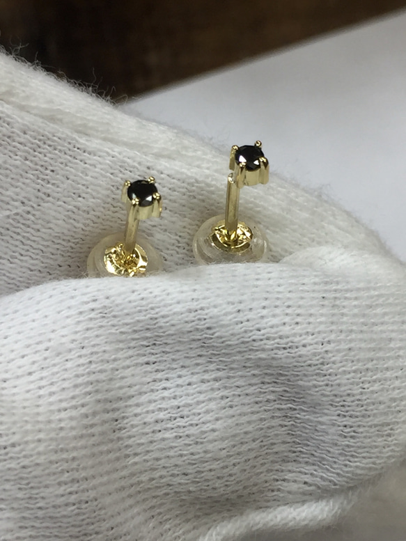 18金　ダイヤピアス