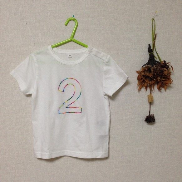 アニバーサリー刺繍Tシャツ　２歳　名入れ 3枚目の画像