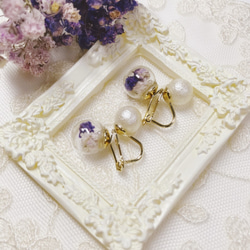 花之穹頂 日本壓紋珍珠綴迷你玻璃花球  後置夾式耳環  粉紅色系 第2張的照片