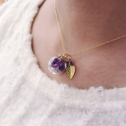 花之穹頂 玻璃花球綴施華洛世奇水晶項鍊   紫色系 第2張的照片